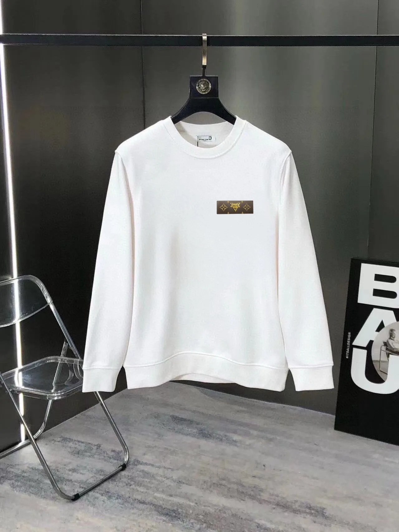 🅿️380 [LV Louis Vuitton] (Fat Man Gospel) hot-selling suit is coming. Focus on the original version of the official website. 2025 new hot-selling sweatshirt suit. The original order is hard to buy🇭🇰. It is the meticulous work of top designers for a fitting and perfect upper body effect. All-natural high-quality Roman cotton 100%, close-fitting comfort, noble and elegant! Original hardware embodies elegance and nobility! Counter size: M-5XL (maximum wear up to 220 pounds)